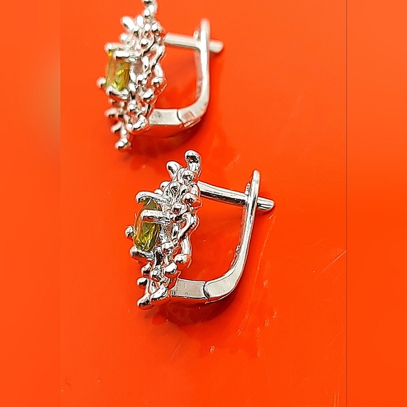Natural Peridot 925‎ Sterling Silver Earrings - Picture 3 of 6